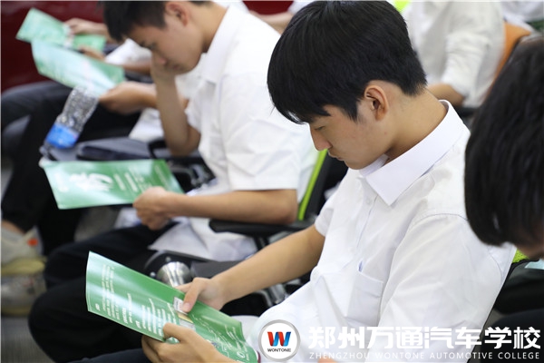 滿足學(xué)生就業(yè)需求 鄭州萬(wàn)通汽車學(xué)校舉行專場(chǎng)招聘會(huì)