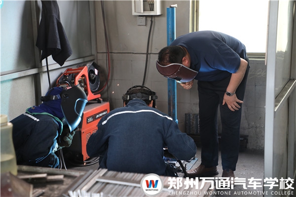 招聘、面試、考核！焊工人才很吃香！