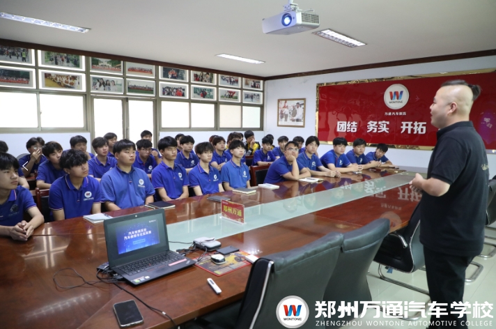 技術(shù)總監(jiān)進校園：共筑職業(yè)夢想，傳承工匠精神