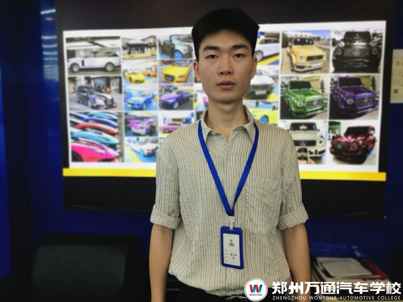 優秀畢業學子|何家輝：不懈努力，就業之路上綻放光彩