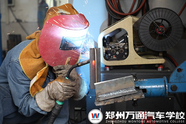這個(gè)專業(yè)真香!零基礎(chǔ)，快速就業(yè)!焊工專業(yè)即將滿員啦!