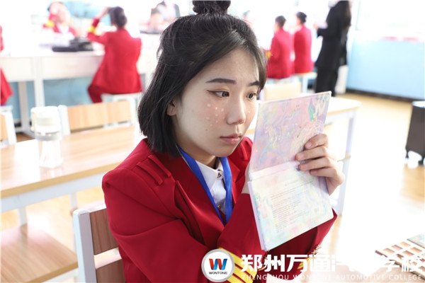 沒有課桌！沒有試卷！乘務(wù)員考試現(xiàn)場你見過嗎？