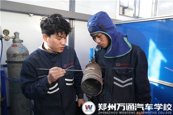 新生故事 | 黃瑞、黃柯欣：學技親兄弟，上陣父子兵