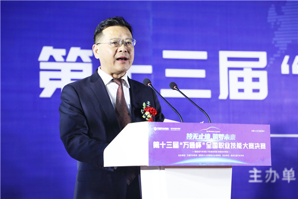 鄭州萬通學(xué)校校長李華東.jpg
