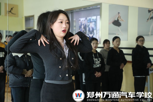 企業導師王育茁進校園｜為學子揭秘行業趨勢與職業成長密碼