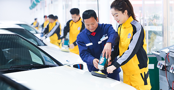 鄭州萬通汽車學校_教師手把手指導